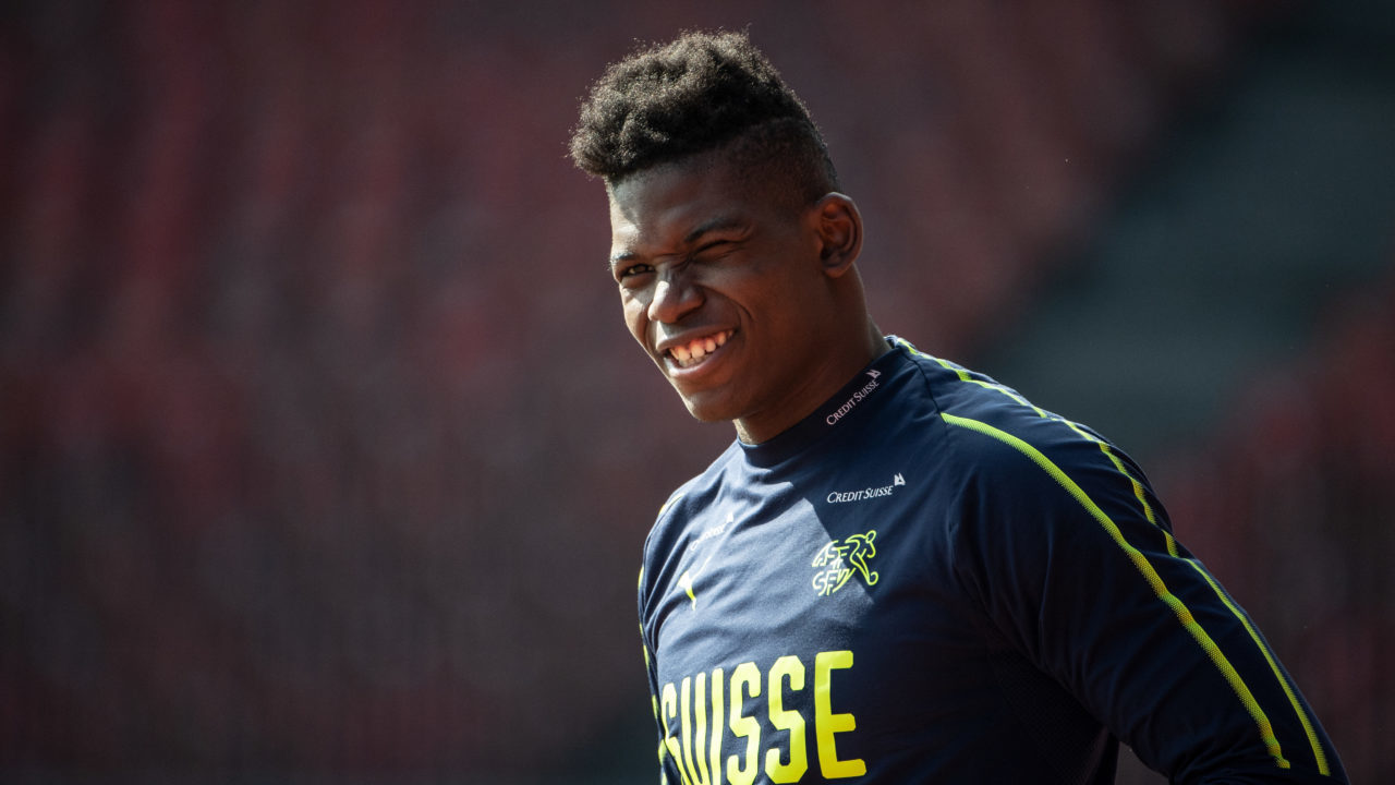Der Schweizer Sturmer Breel Embolo Hat Nach Drei Schwierigen Jahren Beim Fc Schalke 04 Zu Borussia Monchengladbach Gewechselt Auf Den Ruckhalt Seiner Familie Kann Er Sich Immer Verlassen