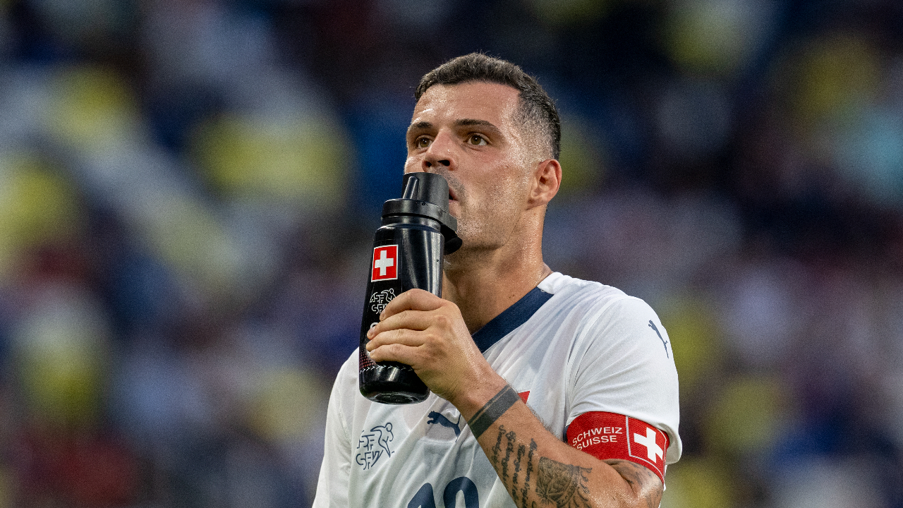 Granit Xhaka - Chiến Binh Thụy Sĩ Một Thời Hành Trình Huyền Thoại